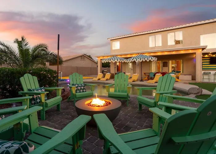 Bloomin' Dunes - Pool Pickleball & Tiki Bar Chandler